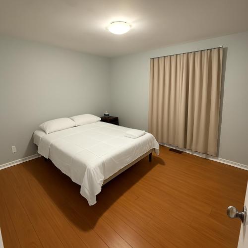 Una cama o camas en una habitación de Greenbriar
