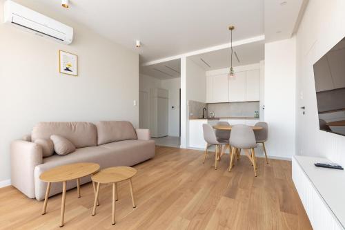 Stocznia Bright & Serene Riverside Apartments by BookingHost