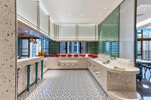 a bathroom with a sink and a counter at Merrihod Hotel - Guangzhou South Station Jinlong Subway Station Branch in Shunde