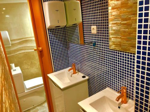 Koupelna v ubytování 7Lisbon Downtown Private Bedroom With Balcony