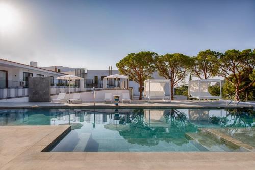 Bazén v ubytování Hotel Eetu Begur Affiliated by Melia nebo v jeho okolí