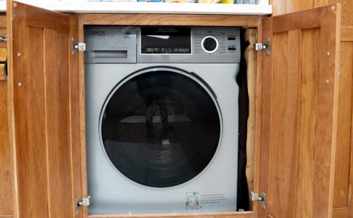 a washing machine in a cabinet in a kitchen at Sunnyside Nest in Washington, D.C.