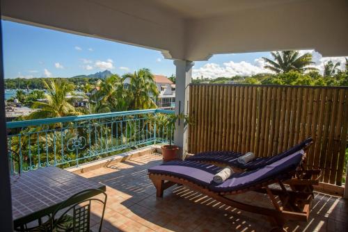 a porch with a hammock on a balcony at Le Dodo Appartements in Trou dʼ Eau Douce