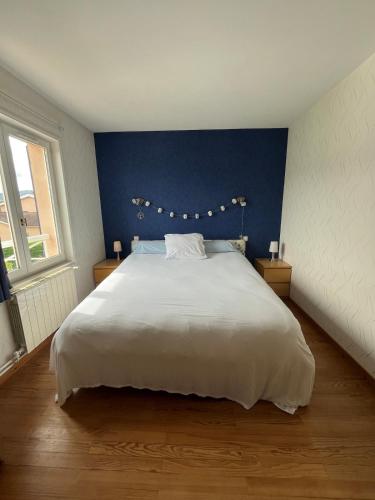 Photo de la galerie de l'établissement Maison avec jardin, grande piscine, à Sain-Bel