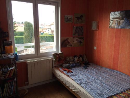 Photo de la galerie de l'établissement Maison avec jardin, grande piscine, à Sain-Bel