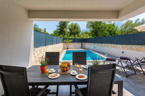 Villa Larus on Island Krk for 6 people with sea view & only 500 m from the sea