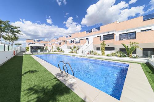 La Rambla Sky Penthouse - Rooftop BBQ pool near beach - by Oyoostays