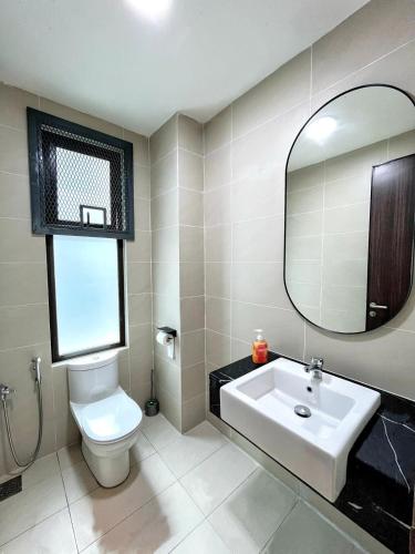 a bathroom with a sink and a toilet and a mirror at cc la villa in Kanching