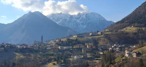 a town on a hill with mountains in the background at La Dimora di Beatrice in Santa Brigida