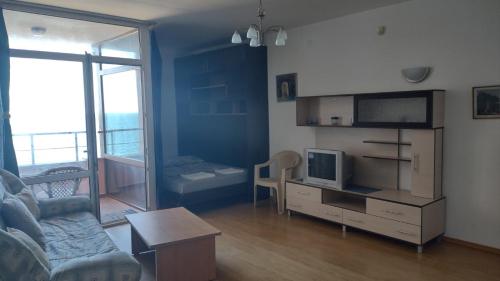 TV a/nebo společenská místnost v ubytování Sozopol Sunrise