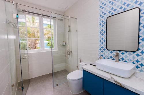 Ένα μπάνιο στο Nhà phố Novaworld Phan Thiết