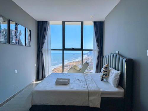 Una cama o camas en una habitación de CSJ TOWER - CSJ Apartment Luxury SeaView Vung Tau City - Căn Hộ Du Lịch Biển Vũng Tàu