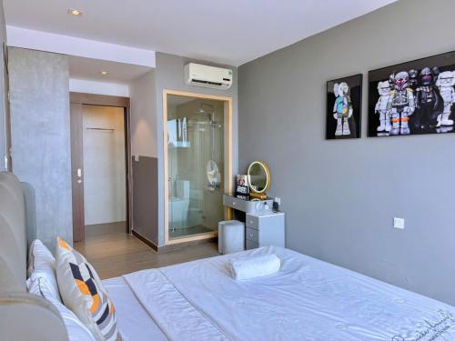 Una cama o camas en una habitación de CSJ TOWER - CSJ Apartment Luxury SeaView Vung Tau City - Căn Hộ Du Lịch Biển Vũng Tàu
