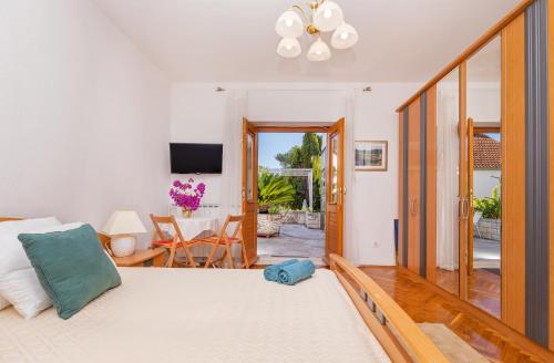 Family Apartment close to the Beach