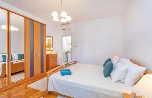 Family Apartment close to the Beach