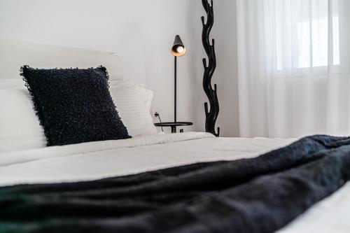 Postel nebo postele na pokoji v ubytování Anthis Villas Mykonos