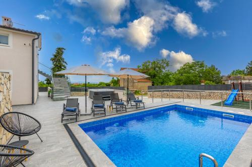 Adri Villa with private heated pool, jacuzzi, sauna & gym