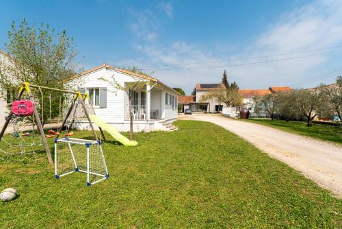 Ο χώρος παιχνιδιού για παιδιά στο Chalet en Provence