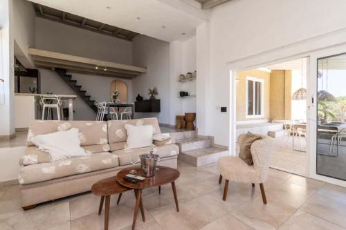 A seating area at Casa Las Palmeras