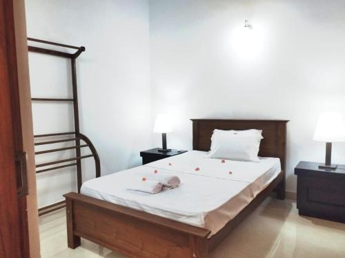 Cama o camas de una habitación en Royal home stay 2 bedroom private home in secure private property with garden view and all the facilities