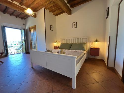 a bedroom with a large white bed in a room at Casa Aurora - Nortia Hills Apartments in Fauglia