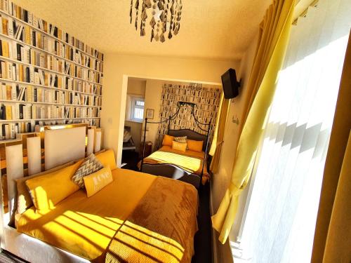 Ένα ή περισσότερα κρεβάτια σε δωμάτιο στο Windsor House Hotel