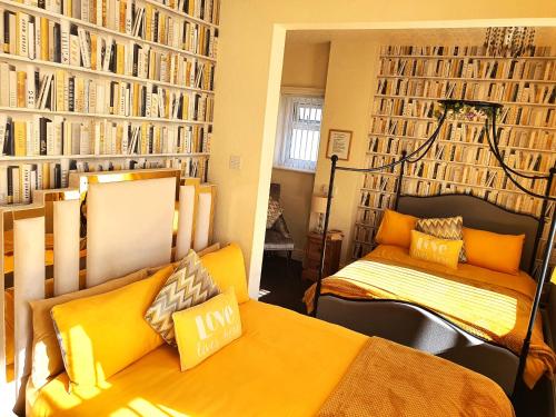 Ένα ή περισσότερα κρεβάτια σε δωμάτιο στο Windsor House Hotel