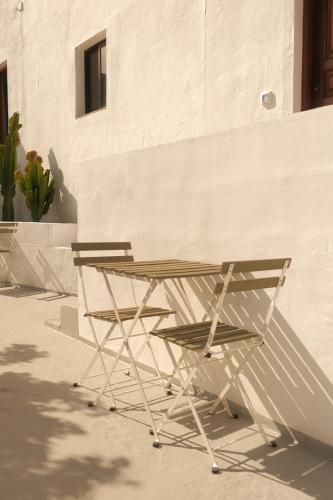 Imagen de la galería de Casa Cactus - heated pool and only 5 boutique apartments, en Icod de los Vinos