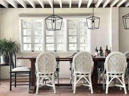 Minuman di Charming 6BD Villa , Pool, Wi-Fi, Solar Energy