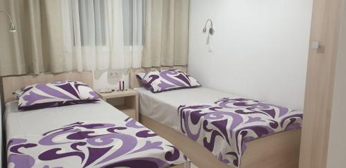 Pool side apartment with sea view and spacious sun deck a5