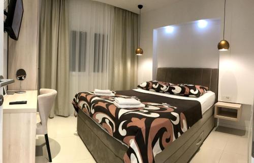 Heated swimming pool with stunning sea view terrace a8