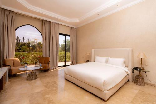 Una cama o camas en una habitación de Palais Nouhass
