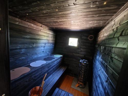 a wooden bathroom with a tub in a room at Rõmeda väike puhkemaja saunaga in Rõmeda