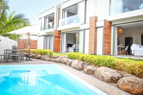 Bazén v ubytování Bois Mapou Self Catering Apartments Unit 101 nebo v jeho okolí