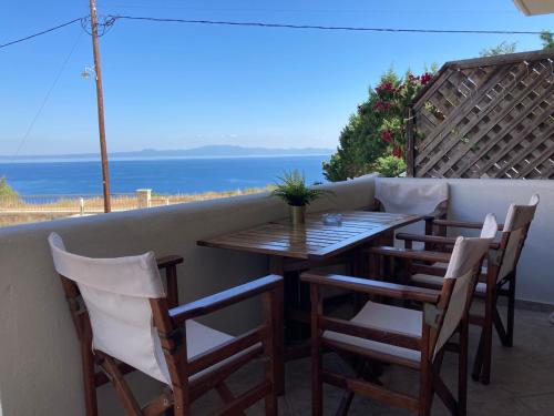 "Ariane" - Charming House in Afytos with Sea View