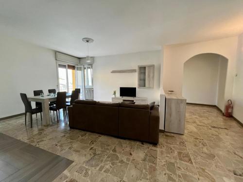 Köök või kööginurk majutusasutuses Appartamento SOLE&LAGO sul lago d'Iseo a Sarnico