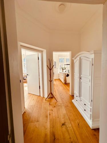 an empty living room with a tree in the middle of the room at luxuriöse Altbau Wohnung in Denkmal-Villa in Aidlingen