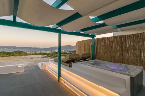 Gallery image of Irida Luxury Residence in Adamas