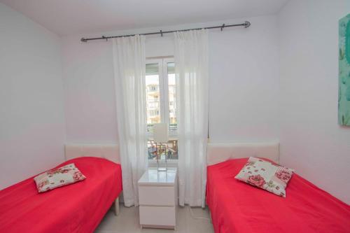 A bed or beds in a room at Sepulveda 2 Spaniahome