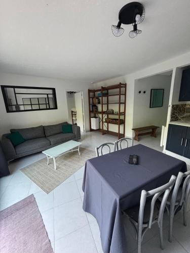 Χώρος καθιστικού στο Agréable appartement à Beaulieu sur mer à 300 métres des commerces et de la mer