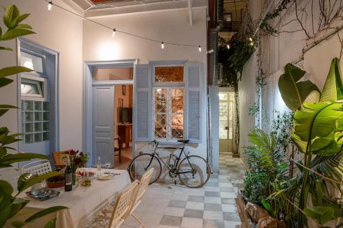 Athenian Cypress House, Atelier