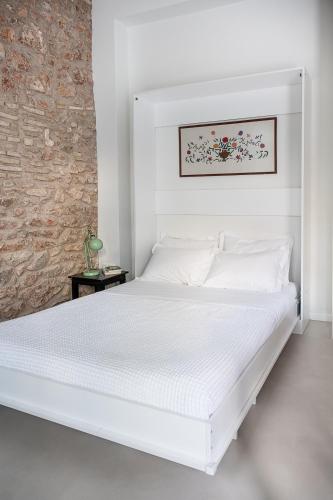 Athenian Cypress House, Atelier