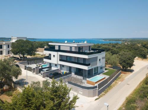 Villa Loreta with sea view
