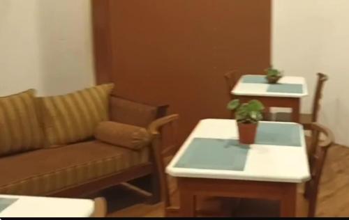 Posezení v ubytování Nifty Hostel Ella