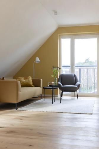 a living room with a couch and a chair at Strand in Sankt Peter-Ording