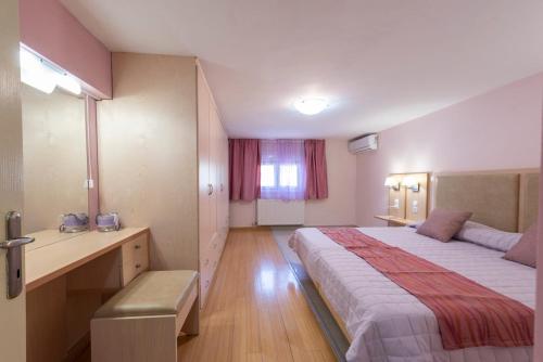 Platon Apartments