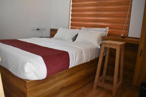 Una cama o camas en una habitación de Green Heaven Kuruva Wayanad