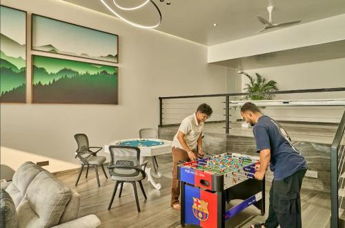 Επισκέπτες που μένουν στο SaffronStays Sol Crest