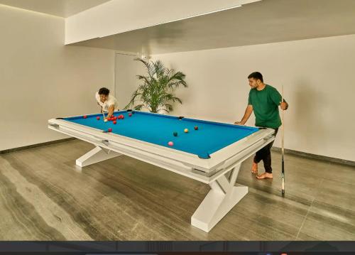 Επισκέπτες που μένουν στο SaffronStays Sol Crest