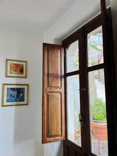 a room with a door and a window at Tyche House Castelmola in Castelmola